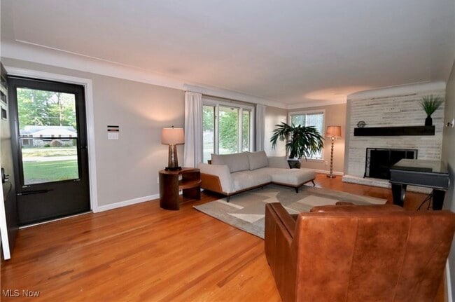 Living room with fireplace - 365 Sleepy Hollow Dr