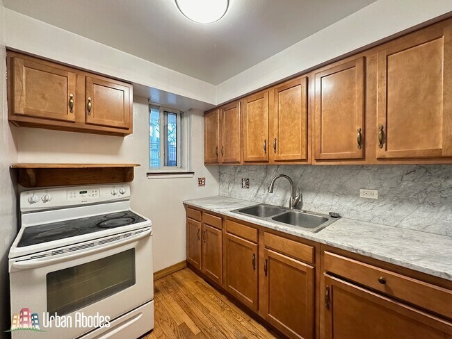 Photo - 3812 N Pine Grove Ave Unit M01B