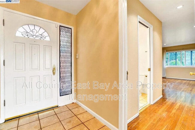 Photo - 1740 Ganges Ave