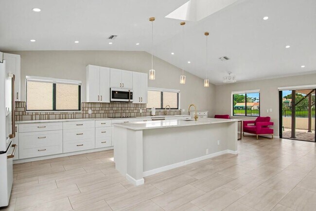 21460 Laguna Dr