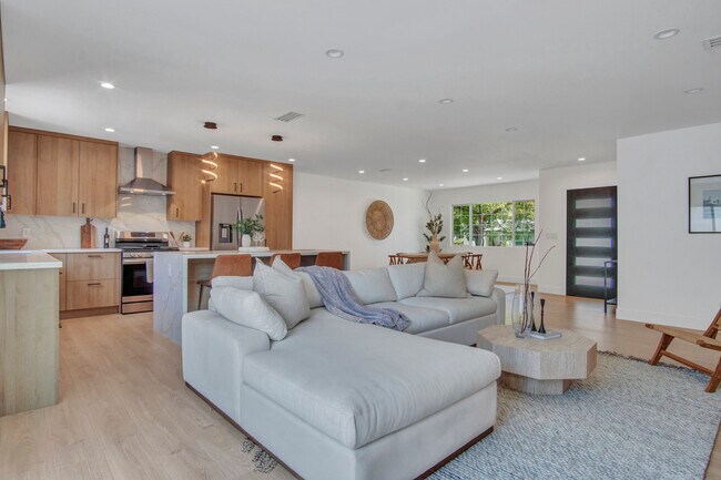 Photo - 18406 Jovan St