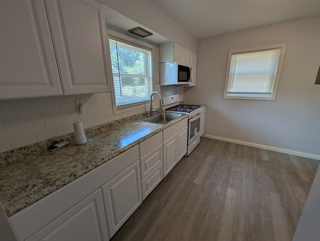 Building Photo - 11913 Bridgevale Ave Rental