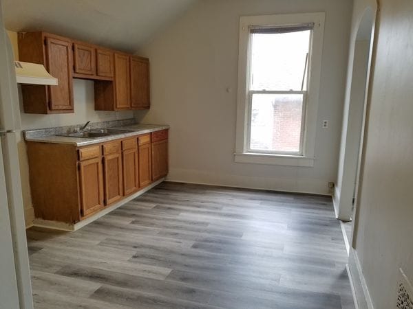 Building Photo - 707 W 4th St Unit 3