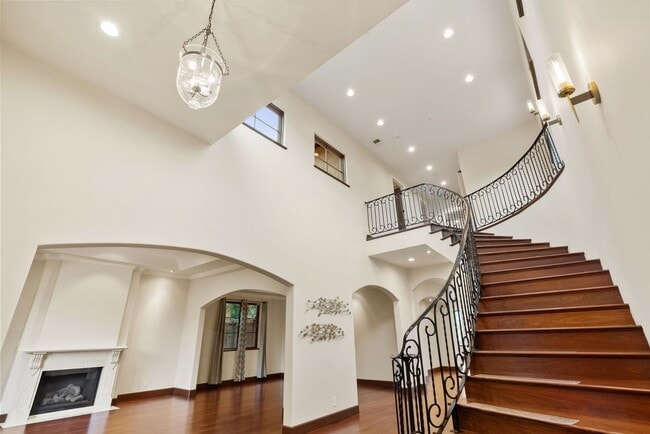 Photo - 512 Lakeview Way