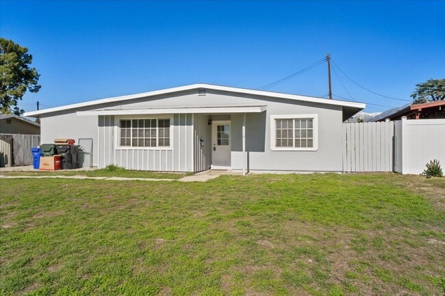 Building Photo - Single Story 4 Bedroom Home with Yard and Detached Garage in Montclair