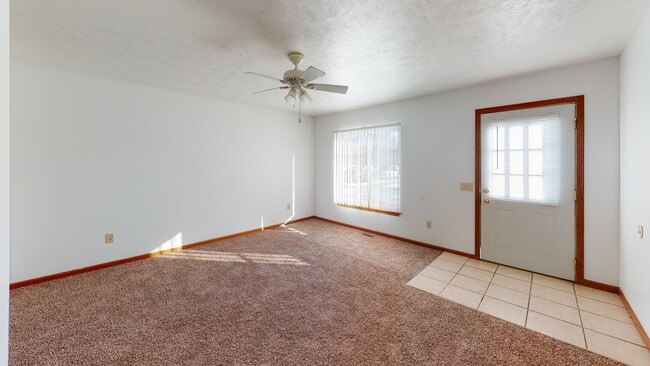 Sala de estar - 1403 Jack Pine Dr