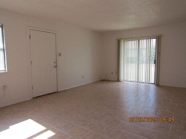 Photo - $100.00 off 1st full month's rent . Very n...