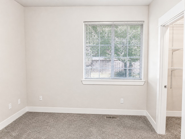 Photo - Spacious 3BR Home with Private Yard Near Alpenglow Park