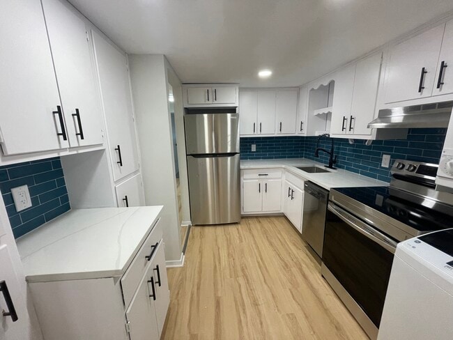 Photo - Robin Hood Apartments