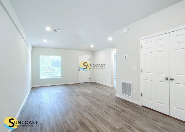 Photo - 109 E Harvard St