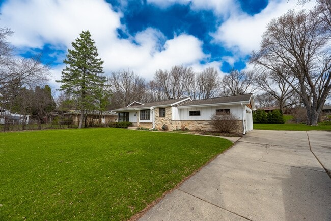 Photo - 2428 S Root River Pkwy