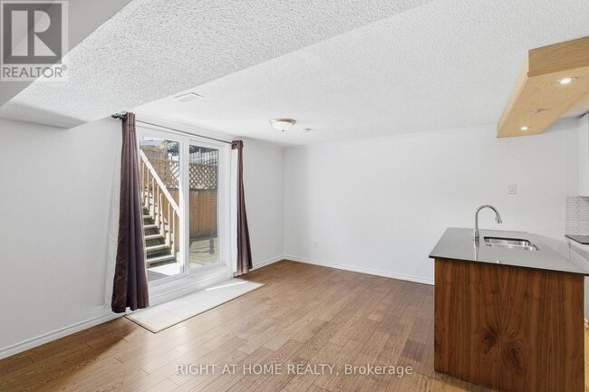 Photo - 341 Rexford Dr