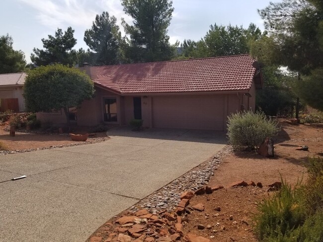 VILLAGE OF OAK CREEK - VILLAGE OF OAK CREEK House