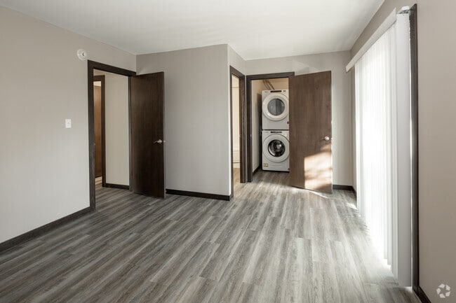 2BR, 2BA - 1,122 SF