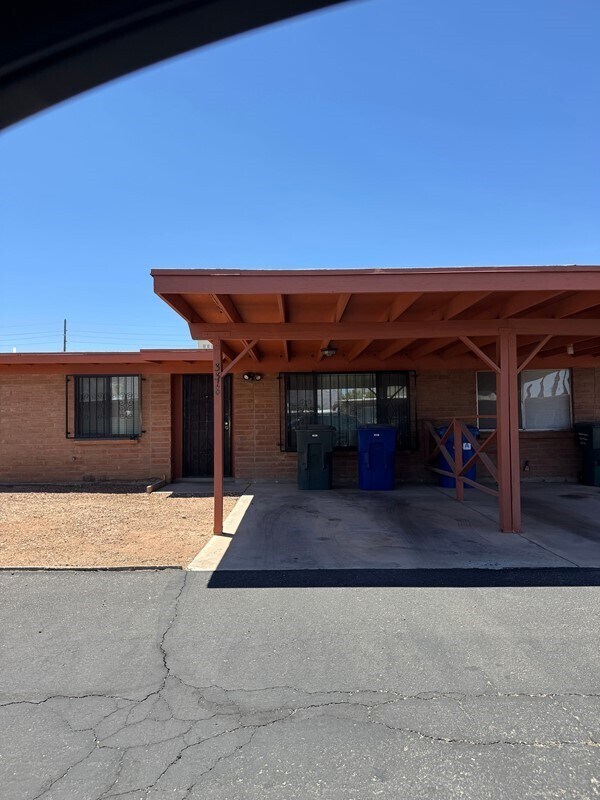 Photo - Charming 3 bedroom 2.bath with yard