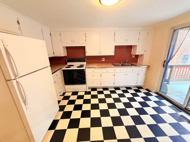 Building Photo - 199 Mount Auburn St Unit 1