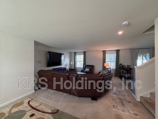 Photo - 436 Forecastle St