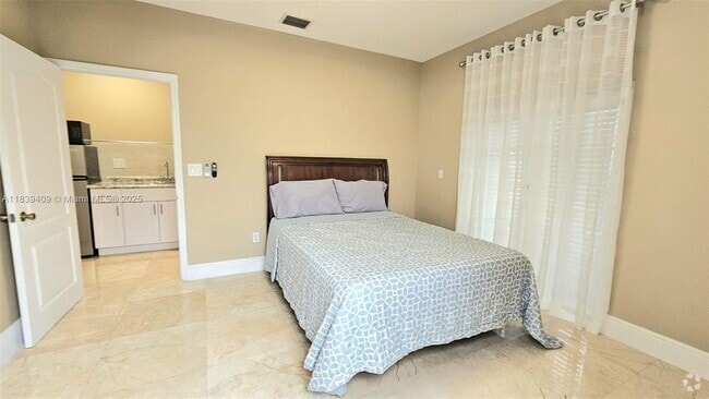 Building Photo - 13900 SW 153rd Pl Unit 1-1 Rental