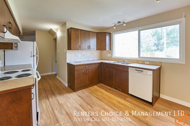 Photo - Pet Friendly Half Duplex with Fenced Yard
