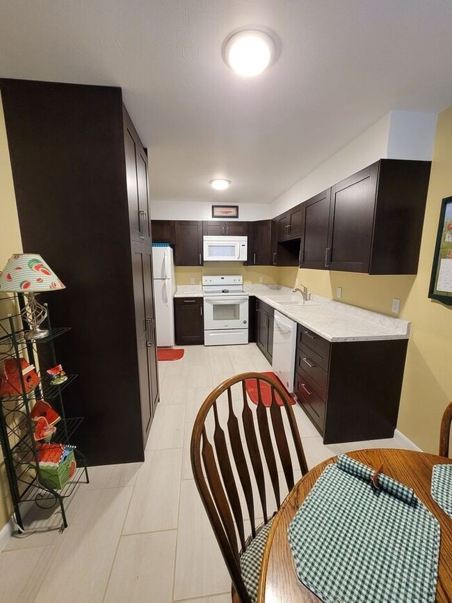 Short Term Lease - Furnished 3 Bedroom Duplex