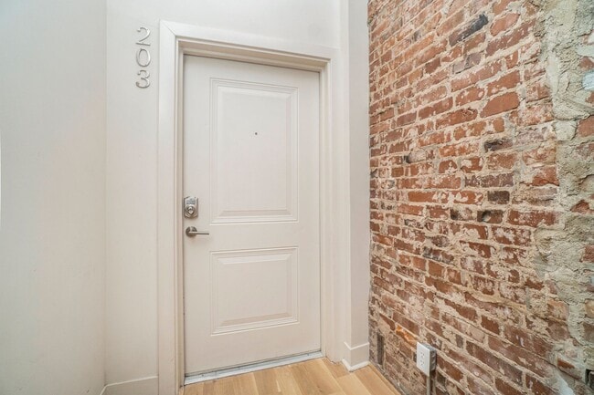 Photo - Modern 1 Bedroom, 1 Bath Apartment Home Located In Historic Westport Unit 435-302