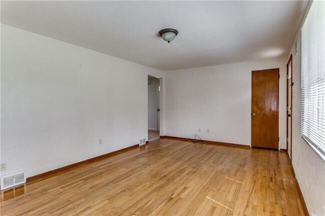 Photo - Beautiful 3 Bed / 1.5 Bath with Garage and Large Yard - Available May!!