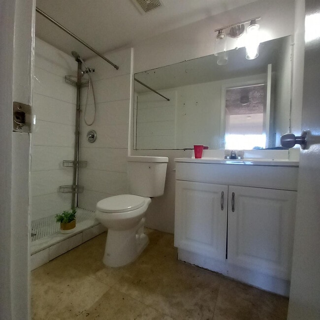 Photo - 3610 NW 21st St Unit 413