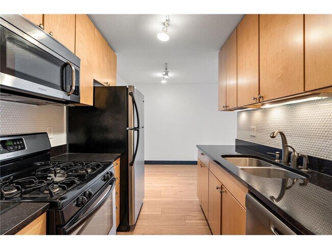 Photo - 2800 W 44th St Unidad 401