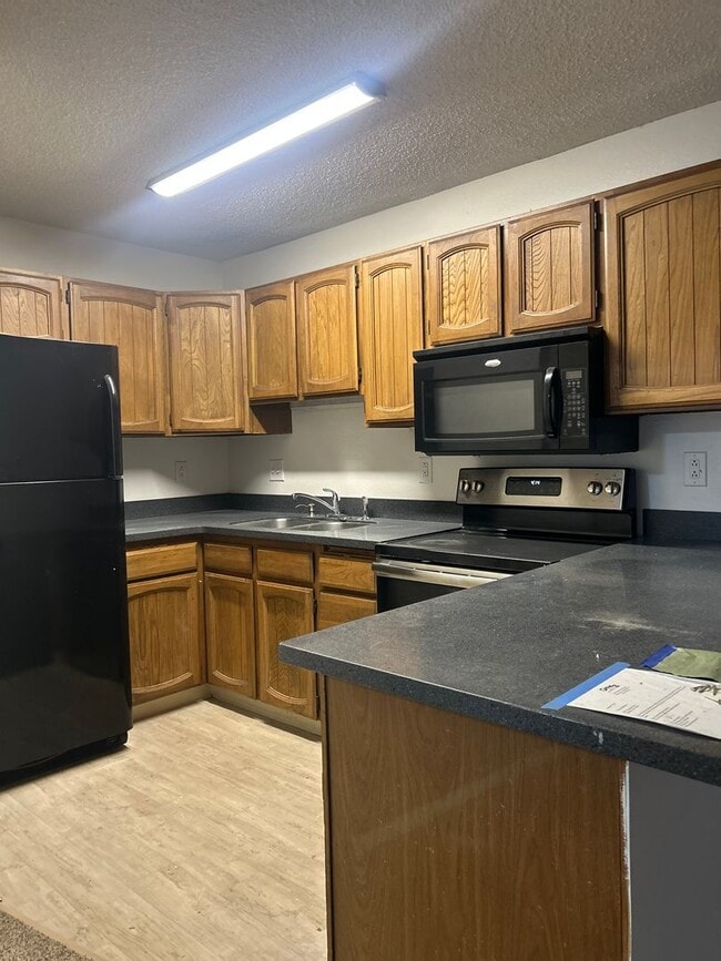 Building Photo - Woodridge 228 Unit Woodridge 228  5