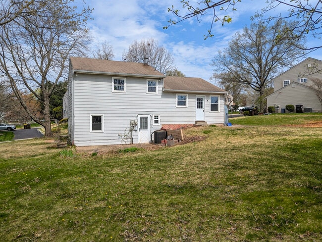 Photo - 1583 Yeakel Way