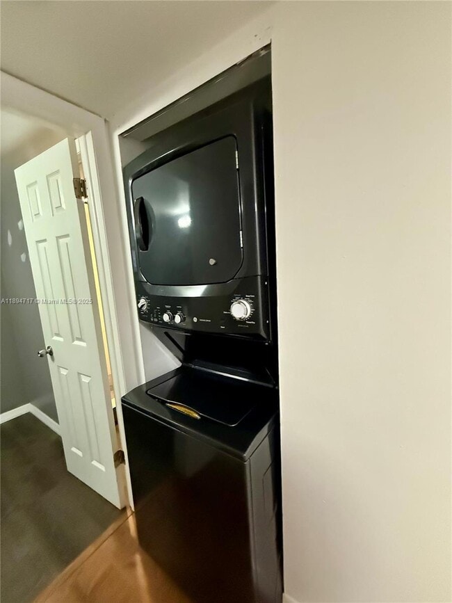 Photo - 8101 Byron Ave Unidad 305