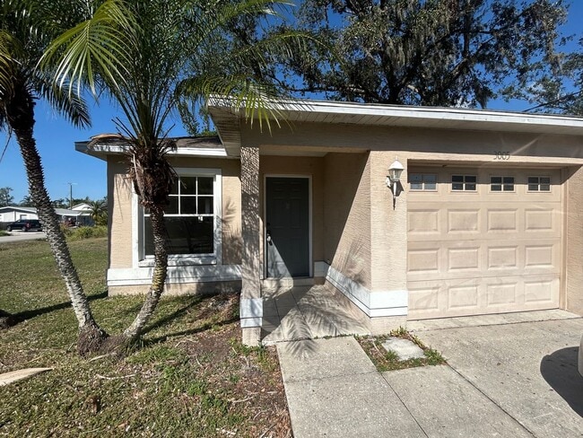 Building Photo - 4 bedroom, 2 bathroom Sarasota home, plus garage and beautiful lot, conveniently located near Dow...