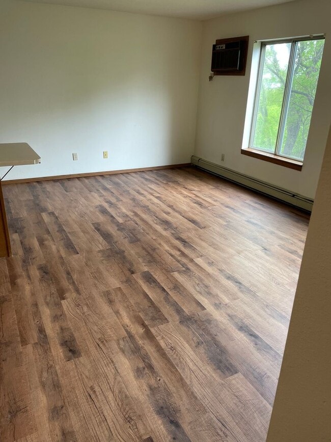 Photo - 4 Bedroom Newly Updated Unit ST-403