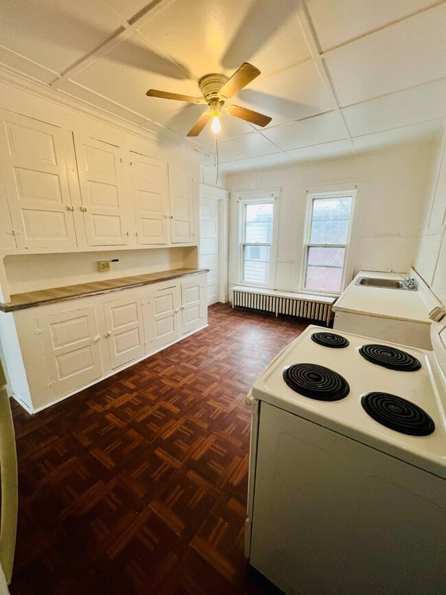 Photo - 163 Market St