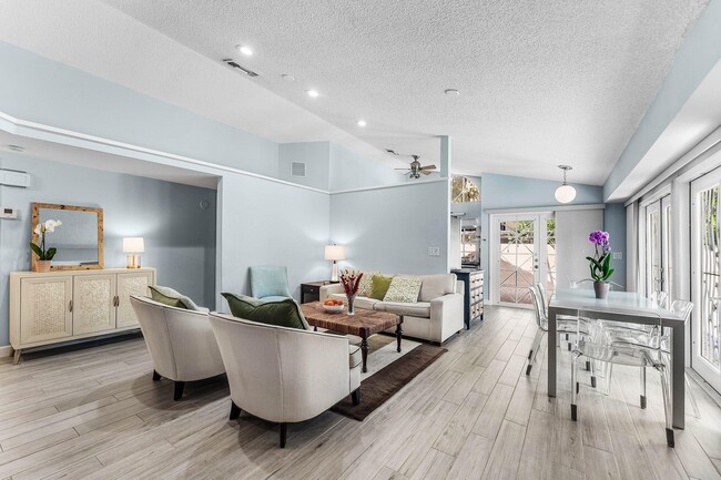 Photo - 559 NW 38th Terrace