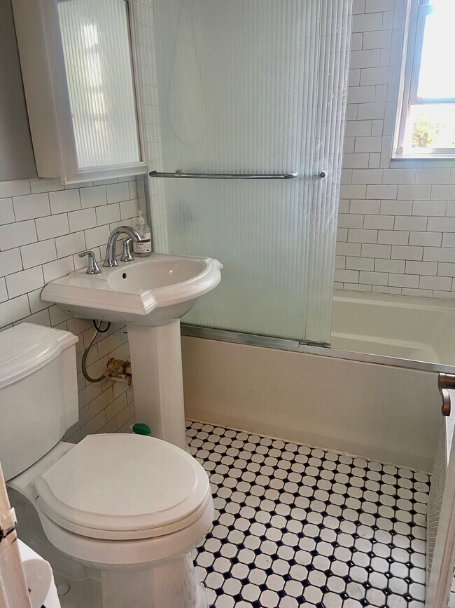 Photo - 210 Woodcliff Ave Unit 4F