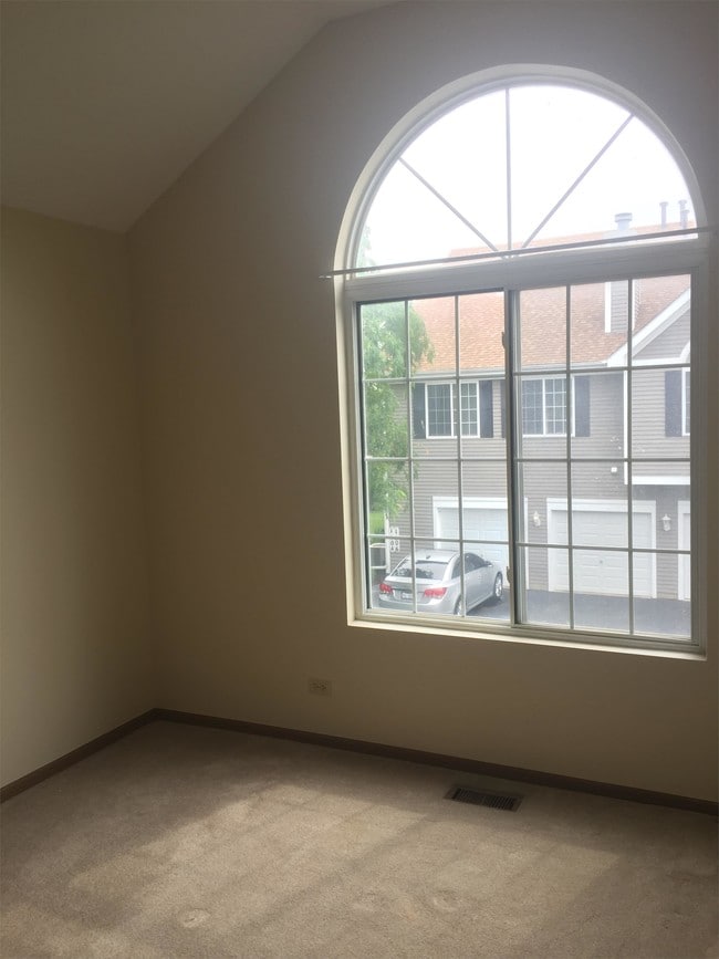 Photo - 1216 Sandhurst Ln