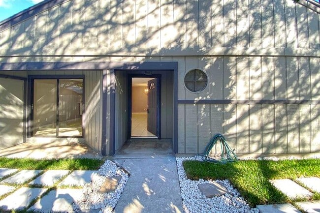 Building Photo - 1543 39th Ave Rental