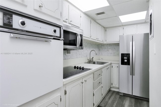 Photo - 1000 West Ave Apartment Unit 203