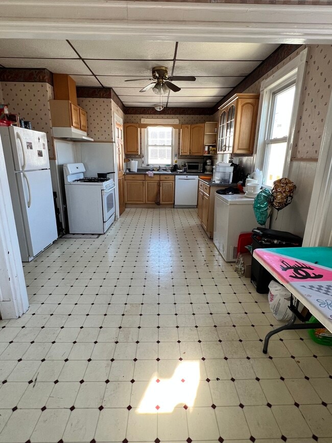 Building Photo - 95 Belmont St Unit 2