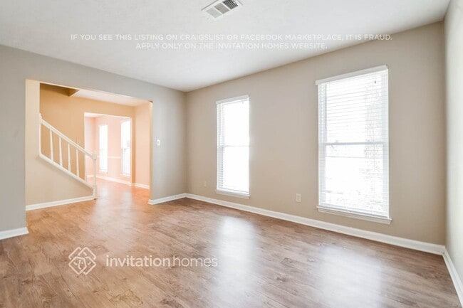 Photo - 640 Barrington Way