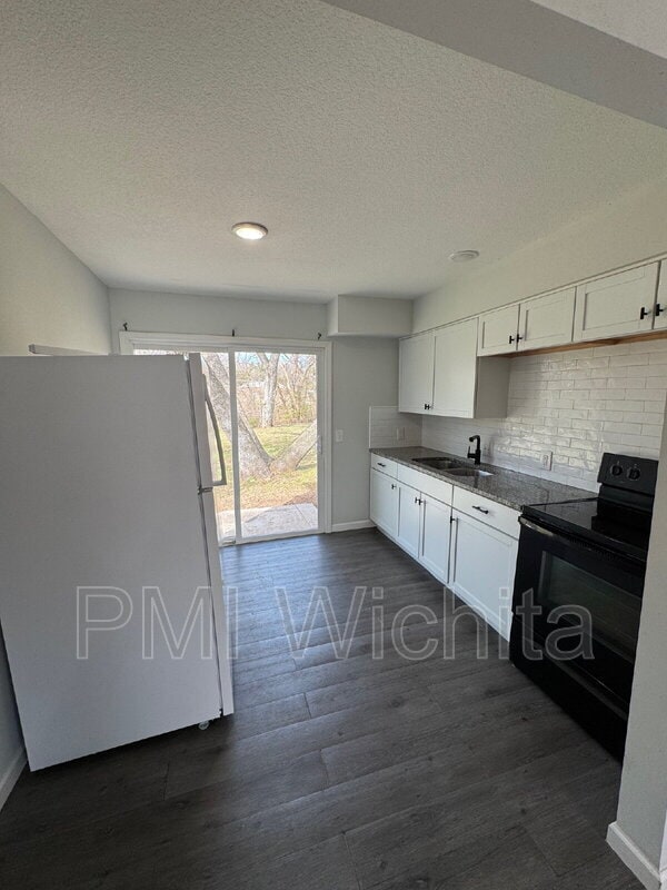 Photo - 422 W Mahoney Dr