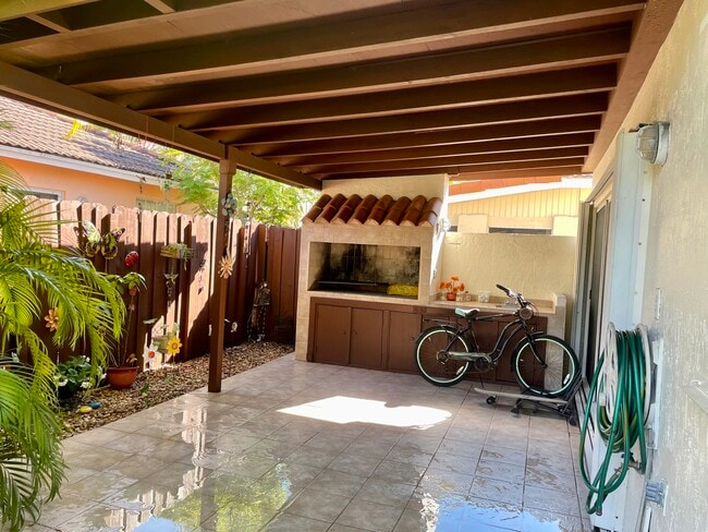 Photo - 5773 NW 99th Ave