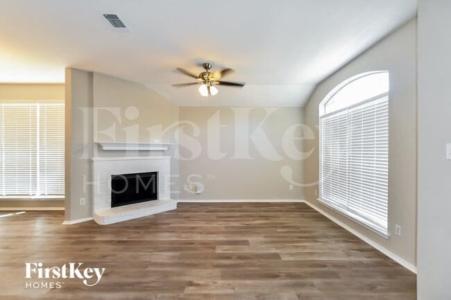 Photo - 1519 Cedarcrest Cir