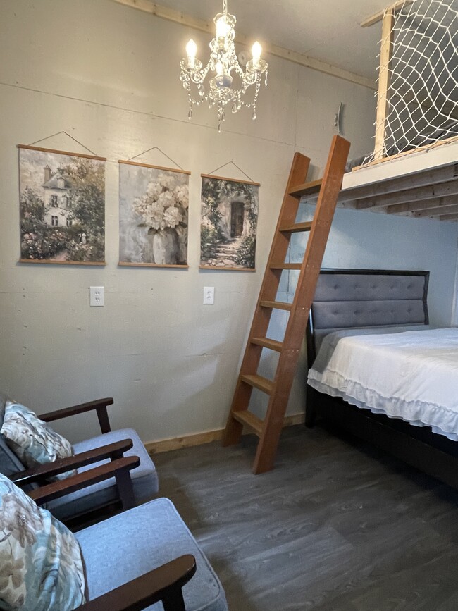 Photo - 3936 Svedlund St