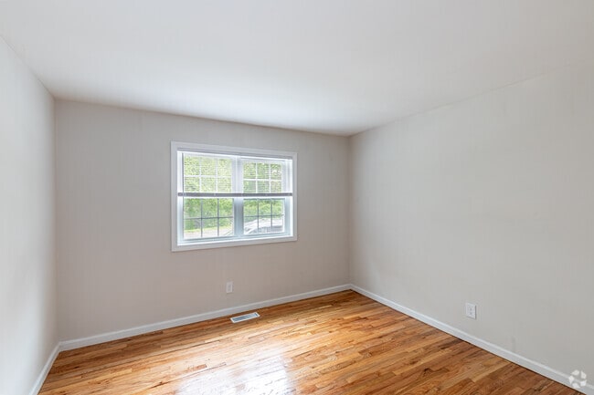 2BR, 1BA (830sqft) - Bedroom