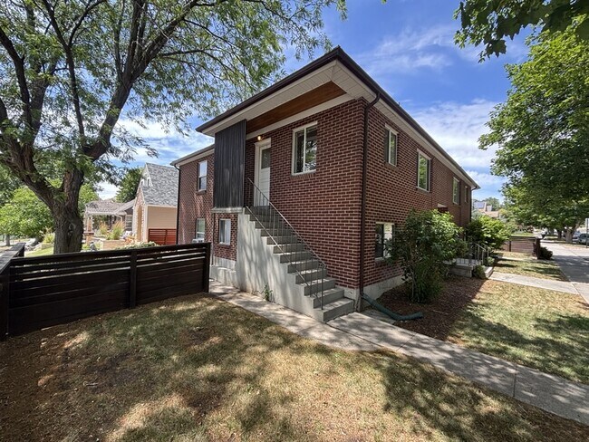 680 Elizabeth St