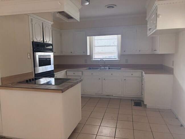 Photo - 3158 Peterson Dr