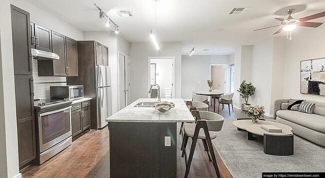 Photo - 411 N Akard St Unidad 639