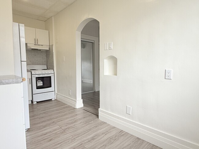 Photo - 1495 Gladstone Ave Unit 303